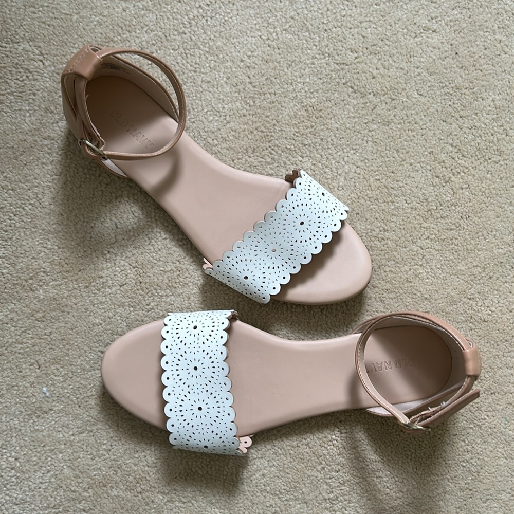 Old Navy White and Tan Lace Summer Open-Toe Flats